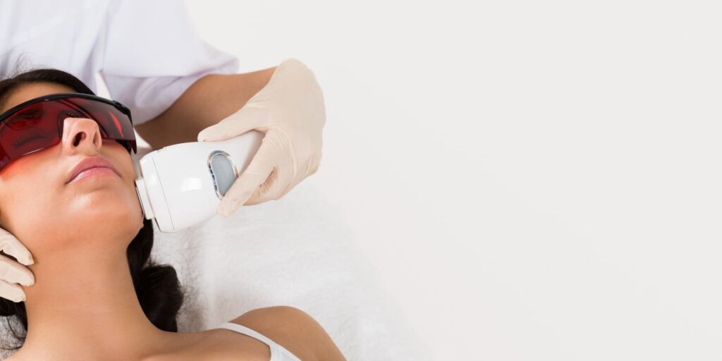 Vielfältige Behandlungen - Dauerhafte Haarentfernung Frau